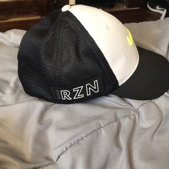 Nike hat - Picture 3 of 4